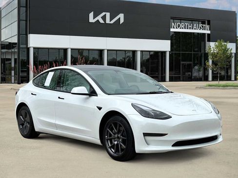 Used 2023 Tesla Model 3 Standard Range RWD image 8
