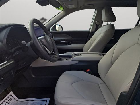 Certified 2024 Toyota Grand Highlander XLE image 10
