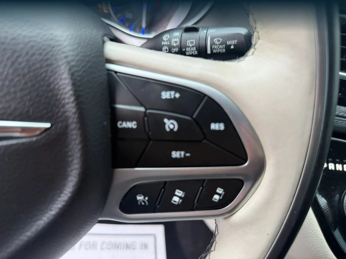 Used 2019 Chrysler Pacifica Limited w/ Tire & Wheel Group FWD image 14