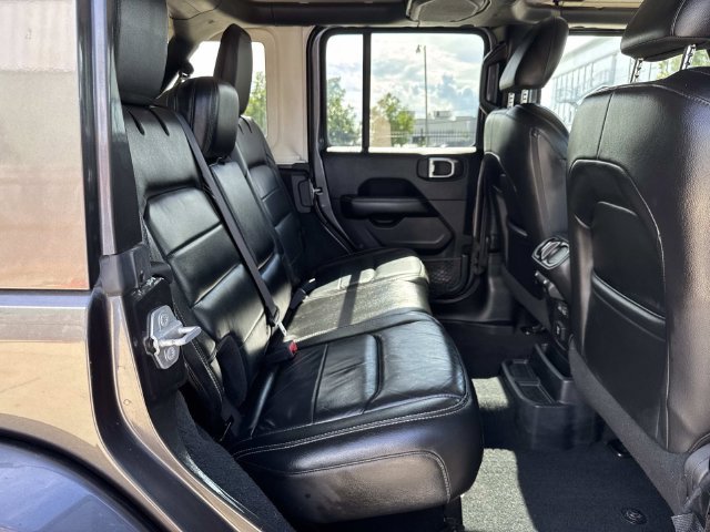 Used 2018 Jeep Wrangler Unlimited Sahara AWD/4WD image 9