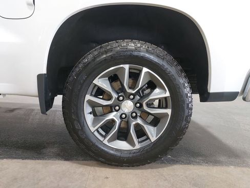 Used 2024 Chevrolet Silverado 1500 LT image 33