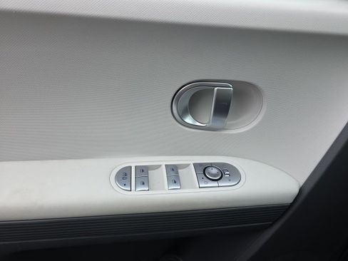 Certified 2024 Hyundai Ioniq 5 SE image 10