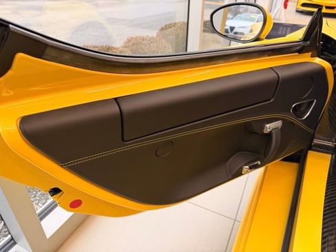 Used 2015 Alfa Romeo 4C Spider w/ Convenience Group image 13