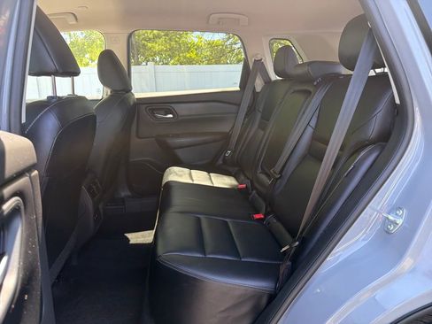 Used 2025 Nissan Rogue SL AWD/4WD image 30