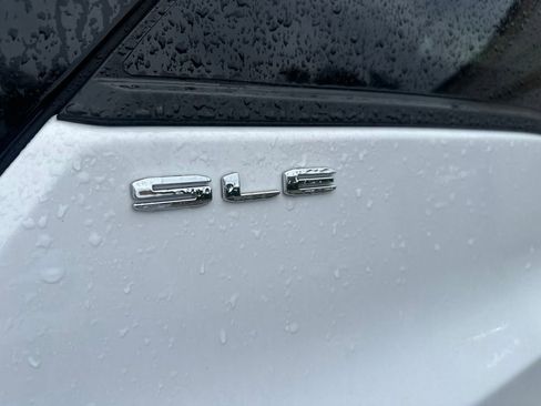 Used 2024 GMC Terrain SLE AWD/4WD image 9