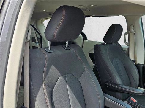 Used 2018 Chrysler Pacifica Touring Plus image 15