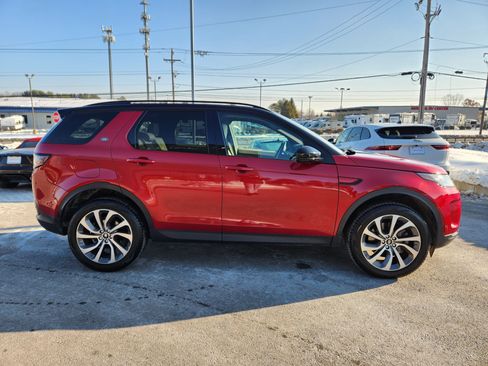Used 2020 Land Rover Discovery Sport SE image 6