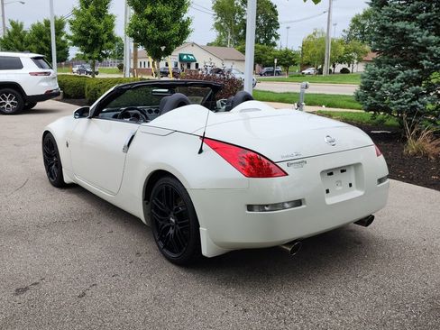 Used 2007 Nissan 350Z Touring RWD image 6