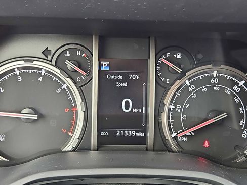 Used 2024 Toyota 4Runner Limited AWD/4WD image 11