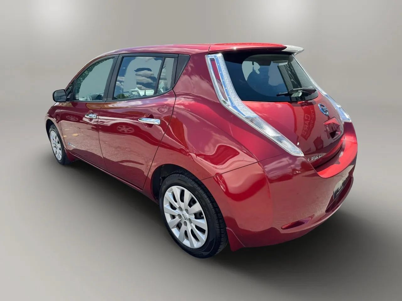 Used 2015 Nissan Leaf S w/ Charge Package FWD image 4
