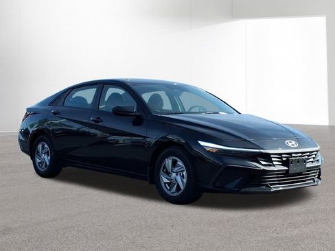 New 2026 Hyundai Elantra SE FWD image 12