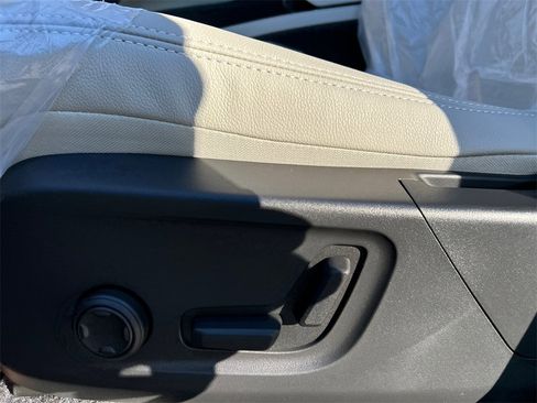 New 2026 Volvo XC40 B5 Ultra w/ Climate Package image 11