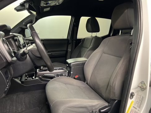 Used 2018 Toyota Tacoma TRD Off-Road image 28