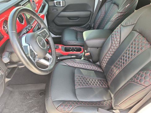 Used 2022 Jeep Wrangler Unlimited Sahara w/ Cold Weather Group AWD/4WD image 20