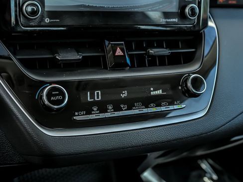 Used 2022 Toyota Corolla LE FWD image 25