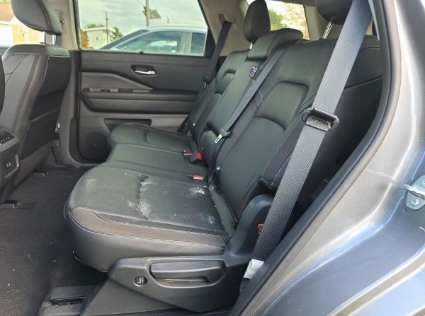 Used 2024 Nissan Pathfinder SL AWD/4WD image 11