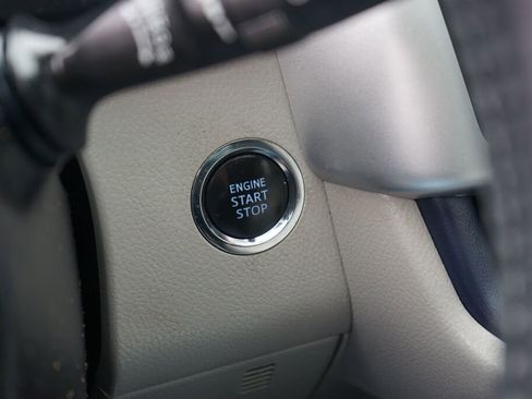 Used 2017 Toyota Highlander XLE AWD/4WD image 23