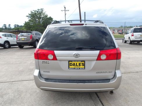 Used 2010 Toyota Sienna FWD image 11