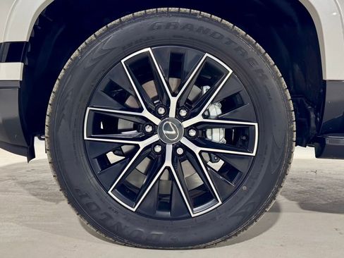 Used 2025 Lexus GX 550 image 34