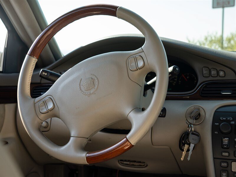 Used 1999 Cadillac Seville SLS w/ Personalization Pkg FWD image 28