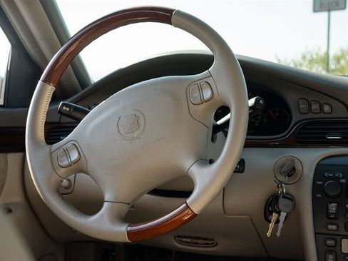 Used 1999 Cadillac Seville SLS w/ Personalization Pkg FWD image 28