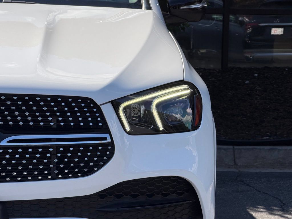 Used 2022 Mercedes-Benz GLE 450 4MATIC w/ AMG Line Exterior image 6