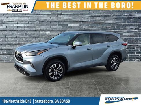 Used 2021 Toyota Highlander XLE image 1