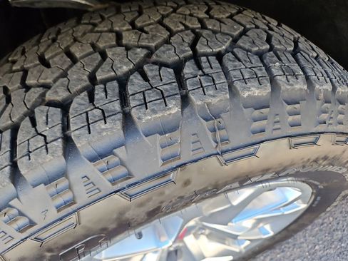 Used 2022 GMC Sierra 1500 SLT w/ SLT Premium Plus Package image 28