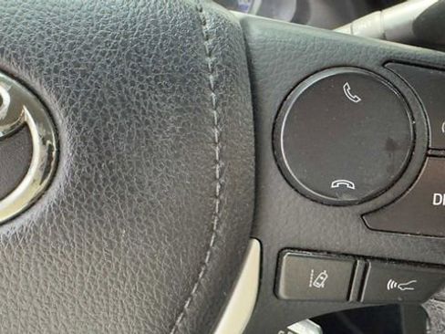 Used 2018 Toyota Corolla LE image 25