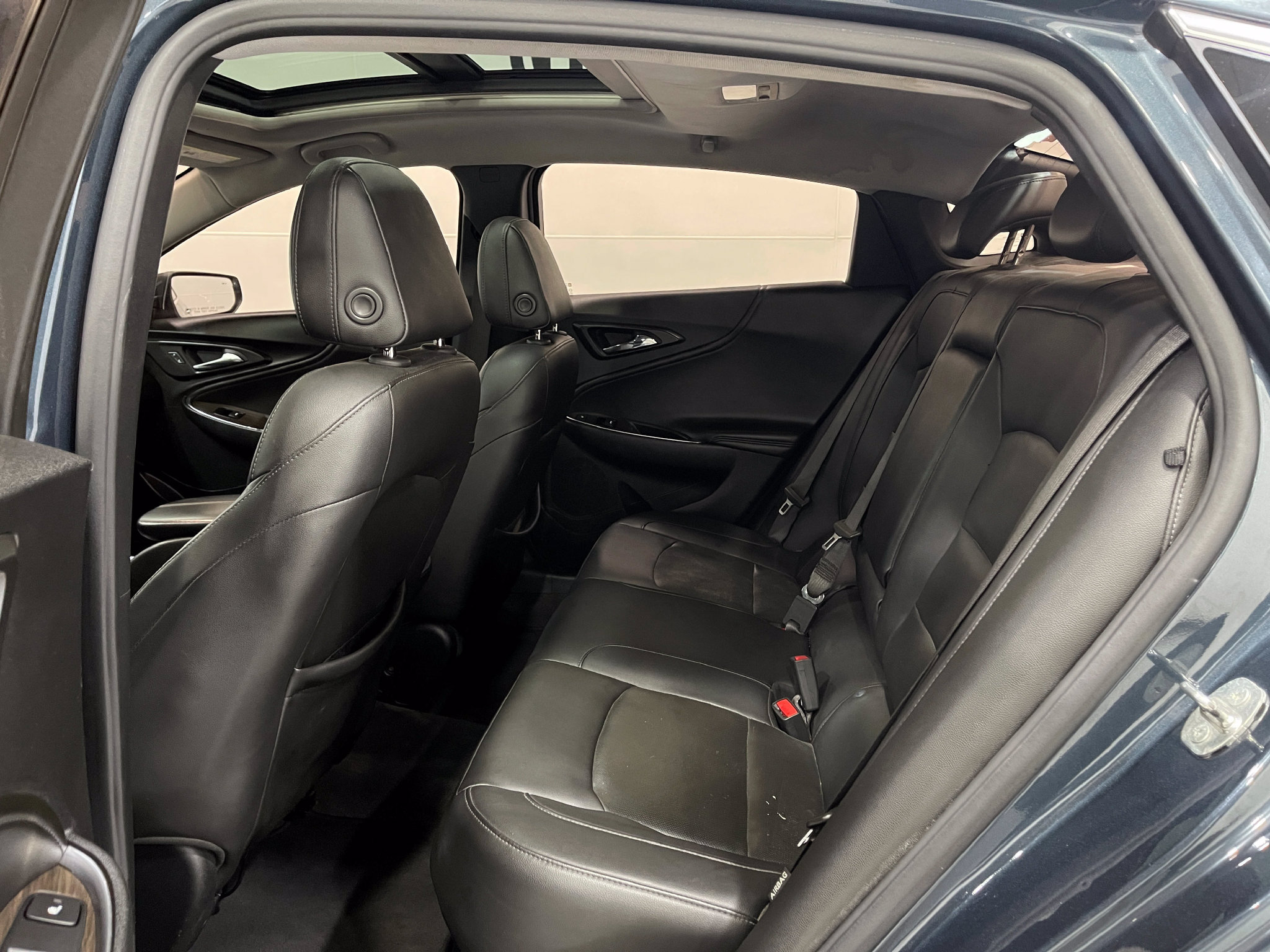 Used 2020 Chevrolet Malibu Premier FWD image 28
