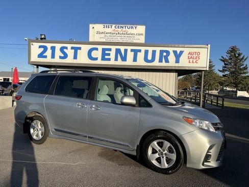 Used 2020 Toyota Sienna LE image 1