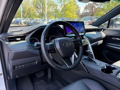 Certified 2023 Toyota Venza Nightshade AWD/4WD image 13