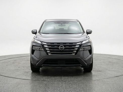 Used 2025 Nissan Rogue SV image 2