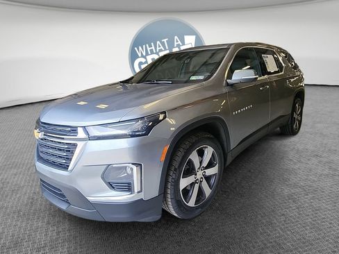 Certified 2023 Chevrolet Traverse LT w/ LT Premium Package AWD/4WD image 9