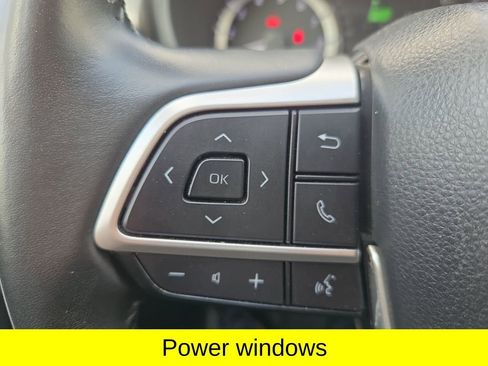 Used 2024 Toyota Highlander LE FWD image 19