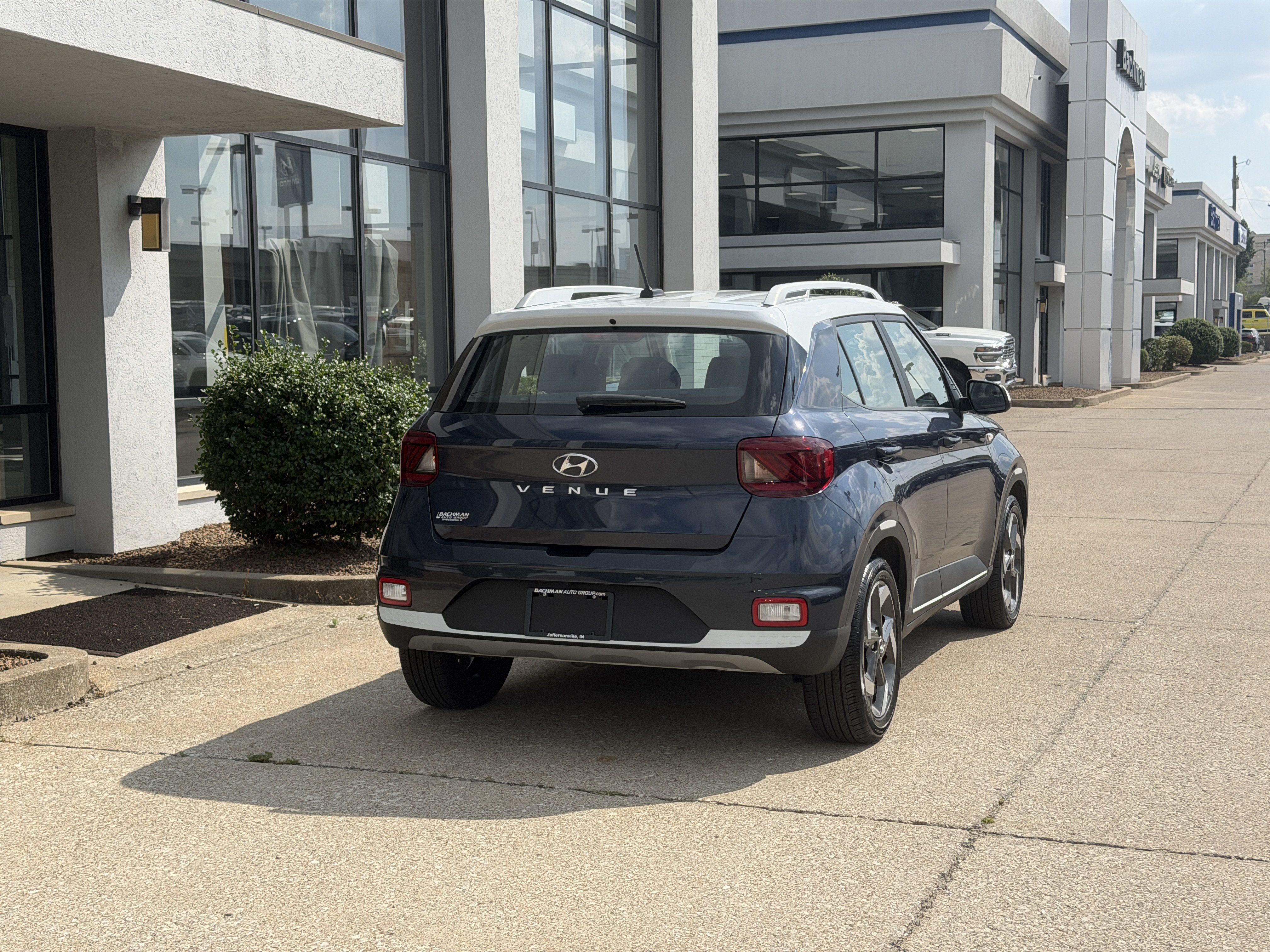 Certified 2025 Hyundai Venue Limited FWD image 5