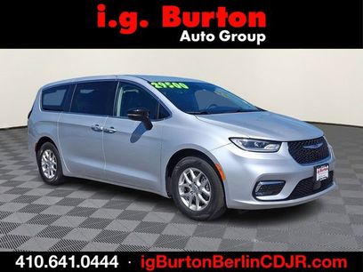 Used 2024 Chrysler Pacifica Touring-L