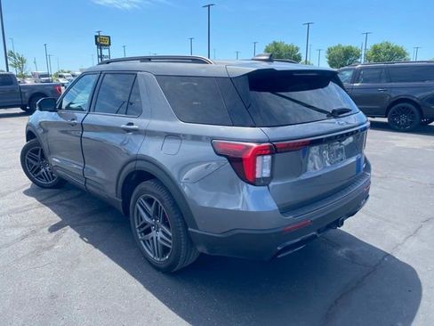 Used 2025 Ford Explorer ST-Line w/ ST-Line Street Pack AWD/4WD image 3