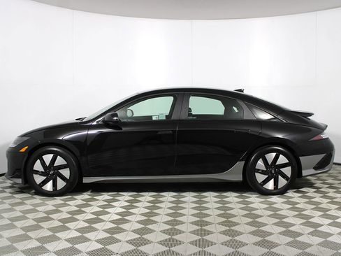 Used 2024 Hyundai Ioniq 6 SE RWD image 34