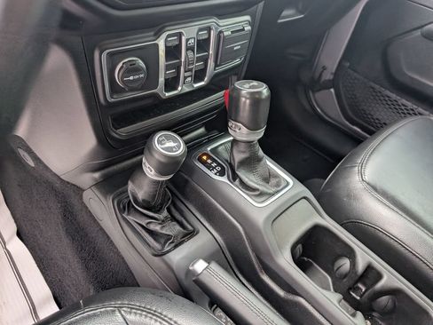Used 2021 Jeep Wrangler Unlimited Sahara AWD/4WD image 19