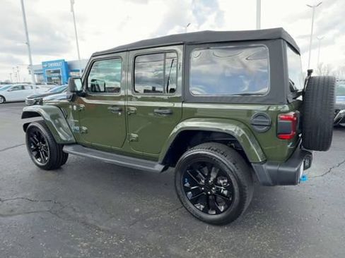 Used 2023 Jeep Wrangler Unlimited Sahara w/ Cold Weather Group AWD/4WD image 6