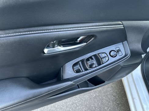 Used 2025 Nissan Sentra SV image 9