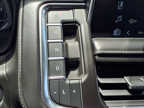 Used 2022 Chevrolet Tahoe LT w/ Luxury Package RWD image 14