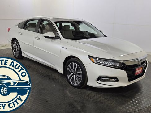 Used 2018 Honda Accord Touring image 1