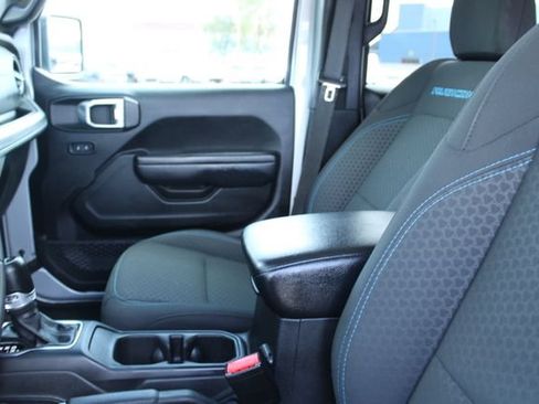 Used 2024 Jeep Wrangler Unlimited Rubicon 4xe AWD/4WD image 32