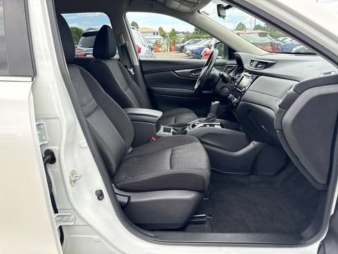 Used 2019 Nissan Rogue SV FWD image 9