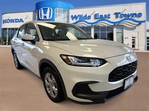 Certified 2025 Honda HR-V LX image 2