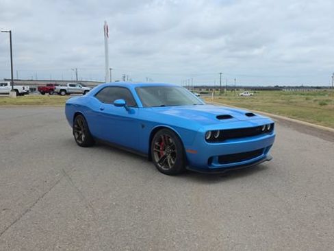 Used 2023 Dodge Challenger SRT Hellcat w/ Driver Convenience Group RWD image 4