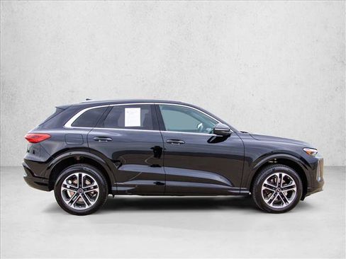 Used 2025 Audi Q5 Premium w/ Convenience Package AWD/4WD image 4