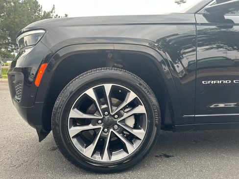 Used 2024 Jeep Grand Cherokee Overland w/ Luxury Tech Group IV AWD/4WD image 10